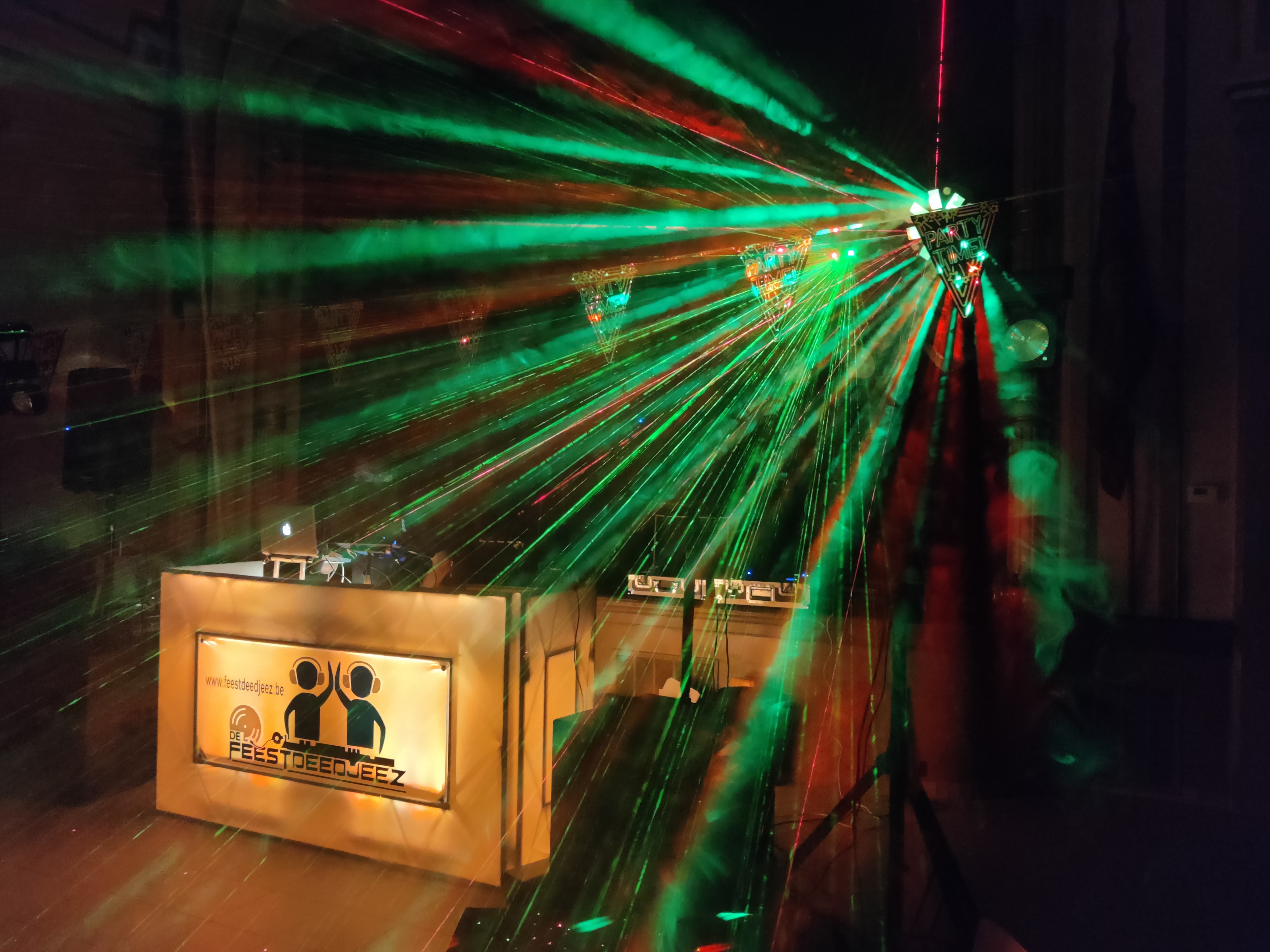 trouwfeest-dj's Oud-Turnhout | De FeestDeeDjeez