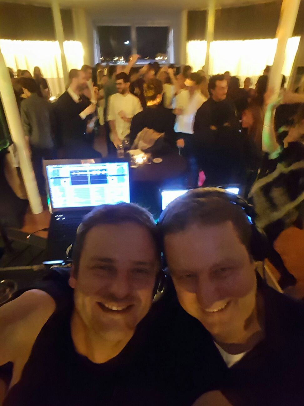 trouwfeest-dj's Antwerpen | Allround Dj Team Studio Uno